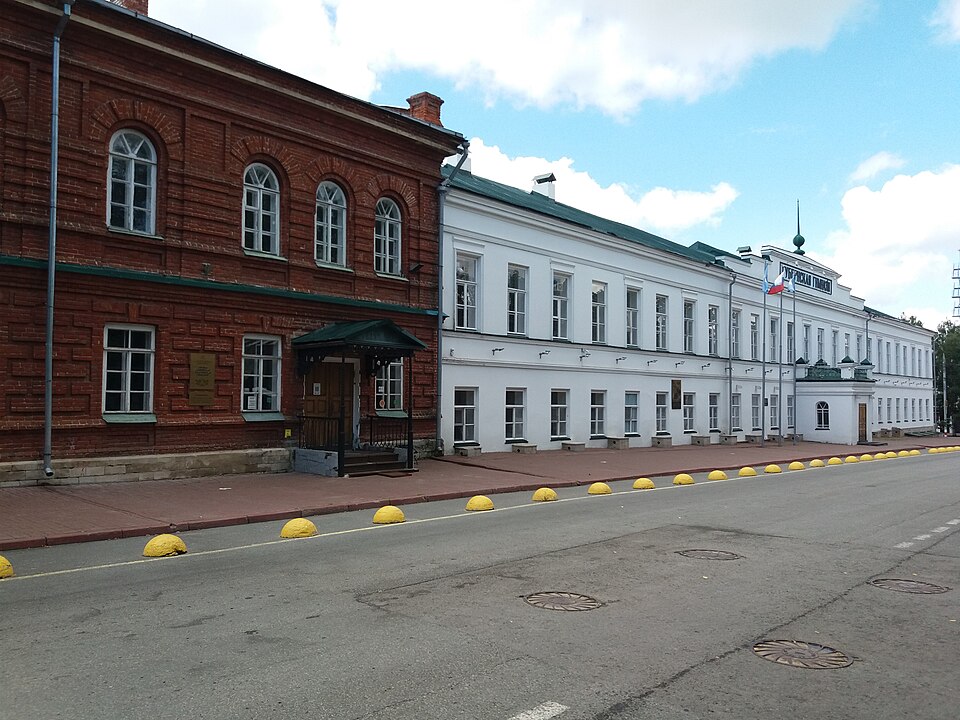 Здание гимназии в Ульяновске